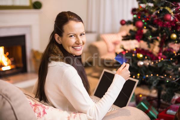 Uśmiechnięty brunetka zakupy online laptop christmas Zdjęcia stock © wavebreak_media