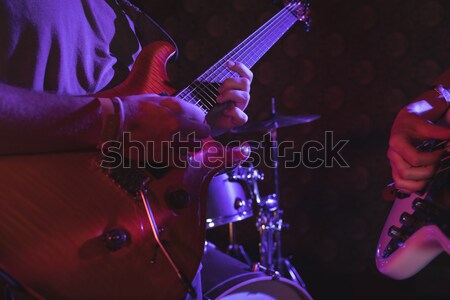 Vrouwelijke trommelaar gitarist discotheek vrouw Stockfoto © wavebreak_media