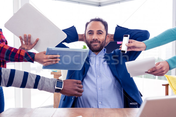 Portrait puce affaires détente bureau mains Photo stock © wavebreak_media