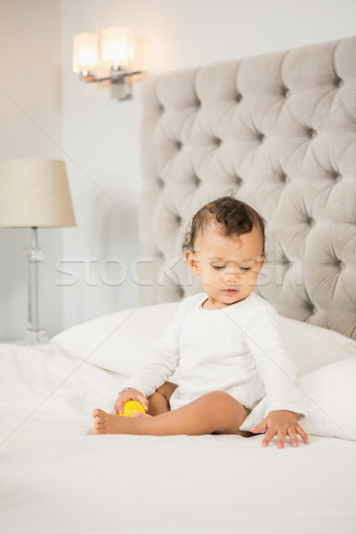 Cute bebé jugando pelota cama casa Foto stock © wavebreak_media