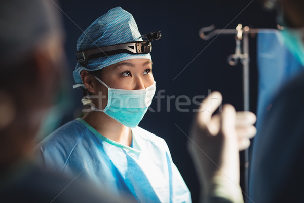 Cirujanos operación habitación hospital Asia pie Foto stock © wavebreak_media
