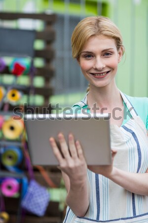 Stok fotoğraf: Kadın · dijital · tablet · kahvehane · güzel · bir · kadın · bilgisayar