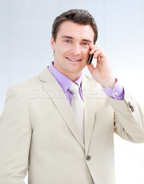 Stockfoto: Glimlachend · zakenman · praten · telefoon · portret · kantoor