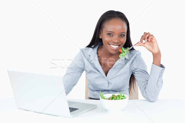 Сток-фото: Cute · деловая · женщина · рабочих · ноутбук · еды · Салат