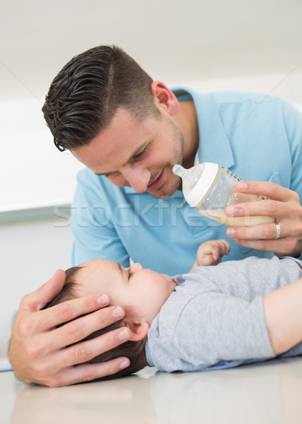 Vader melk baby liefhebbend jongen Stockfoto © wavebreak_media