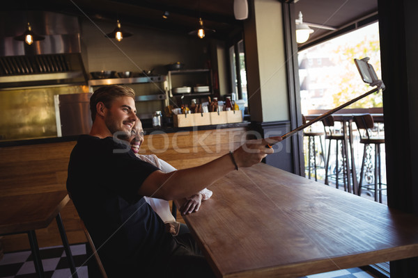 Stockfoto: Gelukkig · paar · mobiele · telefoon · restaurant · hotel