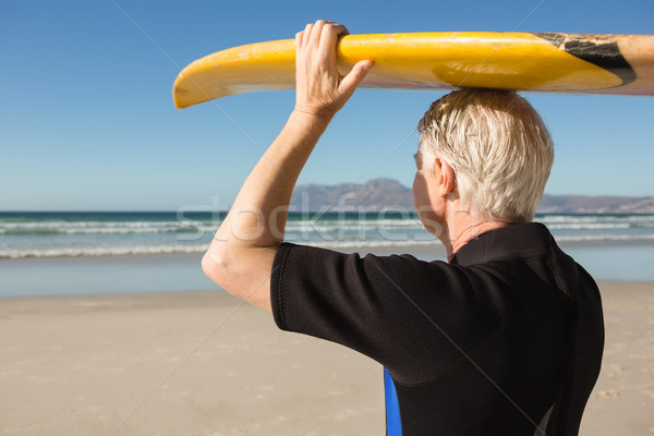 Senior homem prancha de surfe cabeça praia Foto stock © wavebreak_media