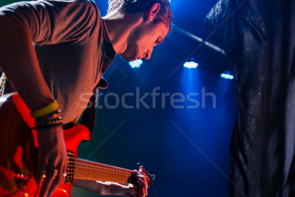 Gitáros játszik gitár színpad éjszakai klub zene Stock fotó © wavebreak_media