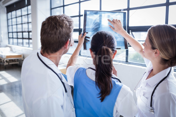 [[stock_photo]]: Médicaux · équipe · regarder · xray · ensemble · hôpital