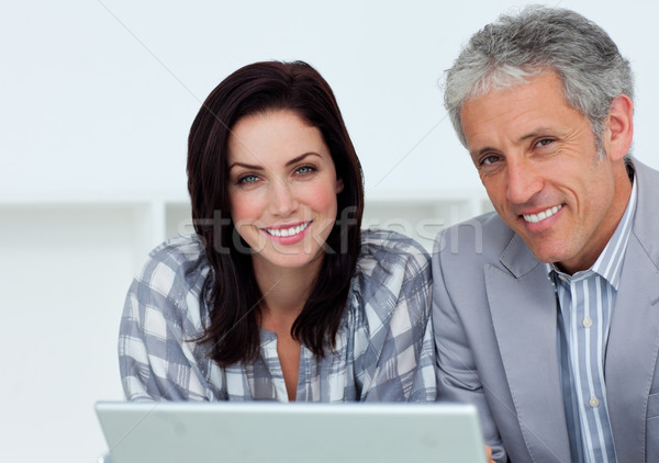 Gens d'affaires travail ordinateur bureau heureux [[stock_photo]] © wavebreak_media