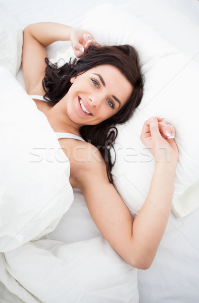 Femme souriante corps chambre main heureux [[stock_photo]] © wavebreak_media