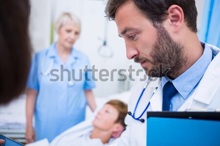 Enfermeira tocante monitor hospital médico sangue Foto stock © wavebreak_media
