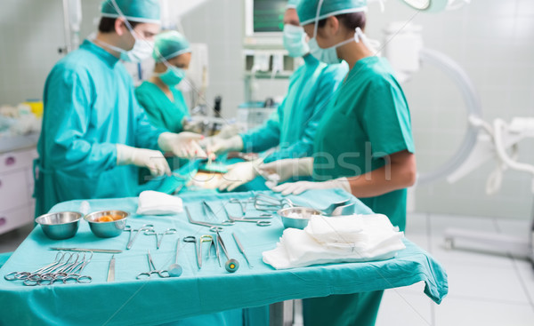 Widok z boku medycznych zespołu operacja teatr lekarza Zdjęcia stock © wavebreak_media
