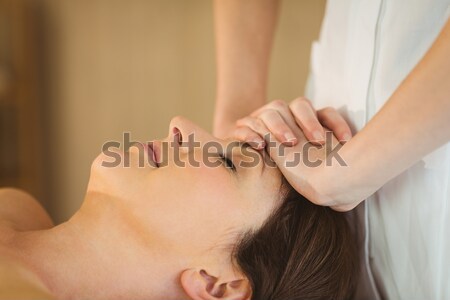 Jeune homme épaule massage spa centre [[stock_photo]] © wavebreak_media
