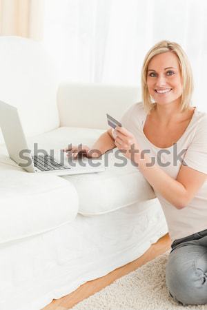 Csinos szőke nő laptopot használ sms chat mobil mobiltelefon Stock fotó © wavebreak_media
