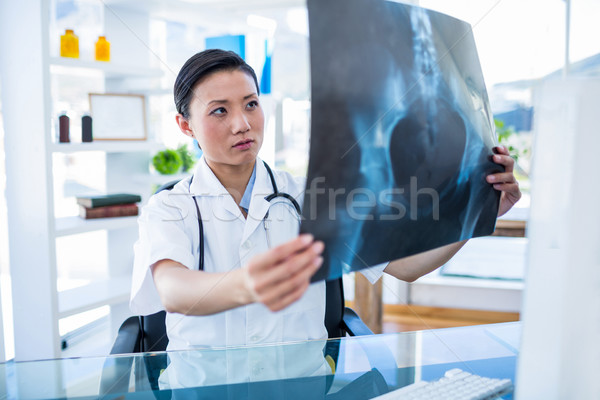Concentrado médico médicos oficina mujer cara Foto stock © wavebreak_media