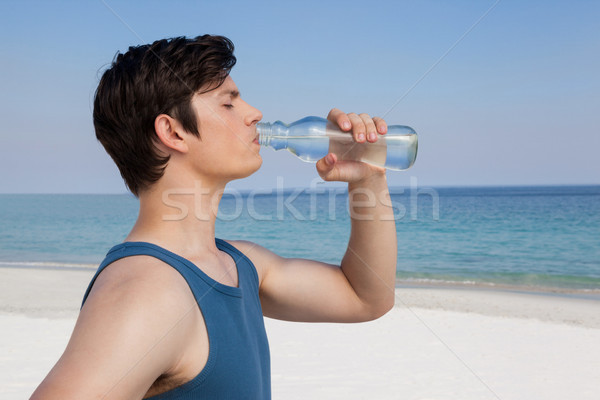 Stock foto: Mann · Trinkwasser · Flasche · Strand · Natur