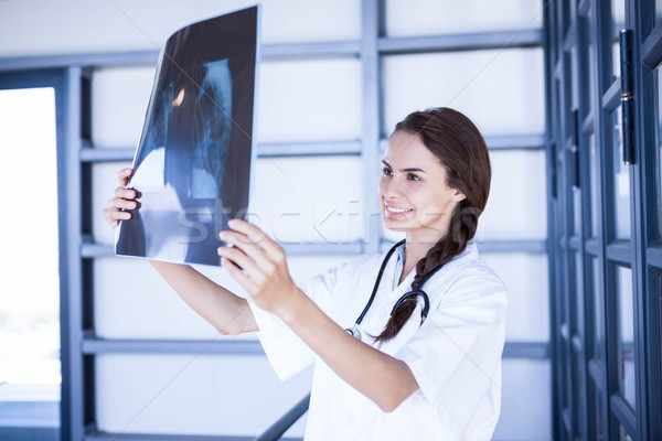 Weiblichen Arzt Bericht Krankenhaus glücklich Stock foto © wavebreak_media