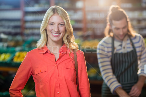 Retrato mujer sonriente supermercado mujer compras mercado Foto stock © wavebreak_media