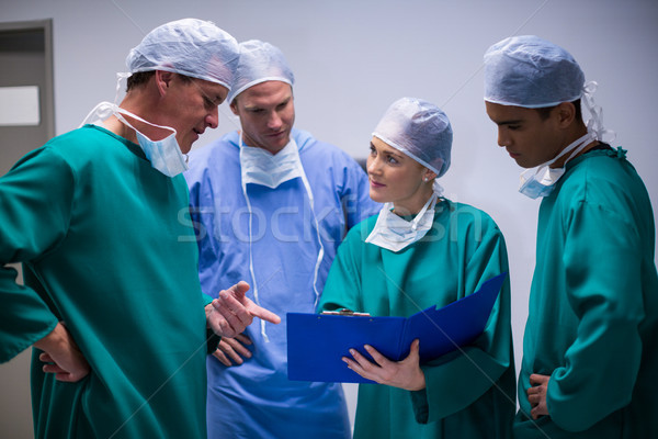 Stockfoto: Chirurgen · discussie · bestand · gang · ziekenhuis · vrouw