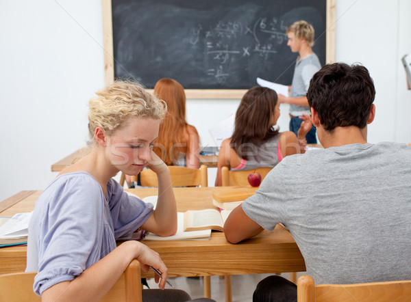 Müde Teenager gelangweilt Klasse jungen Schule Stock foto © wavebreak_media