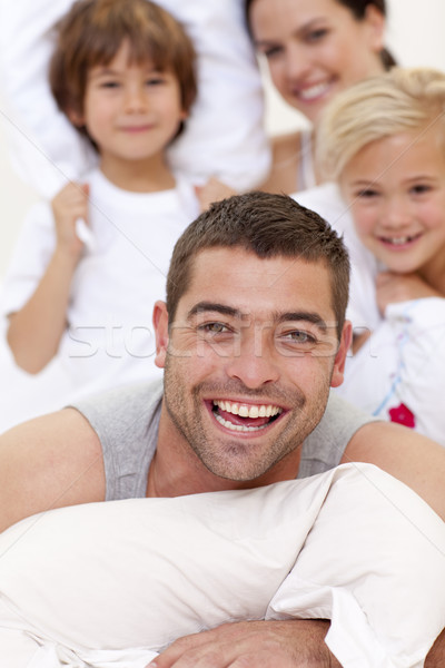 [[stock_photo]]: Heureux · bataille · d'oreillers · lit · femme · famille · fille