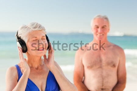 çift bakıyor deniz kadın plaj kız Stok fotoğraf © wavebreak_media