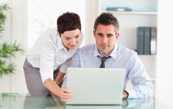 Munkatársak laptopot használ iroda nő férfi munka Stock fotó © wavebreak_media