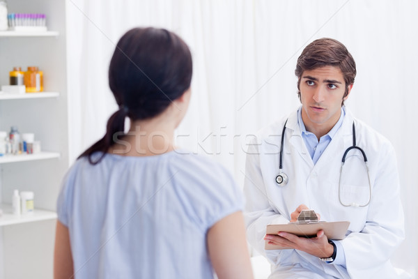 Männlich Arzt sprechen Patienten Arzt Gesundheit Stock foto © wavebreak_media