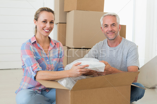 Foto stock: Feliz · Pareja · cartón · nuevo · hogar · mujer