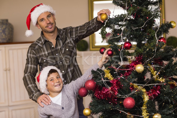 Glimlachend zoon vader kerstboom home woonkamer Stockfoto © wavebreak_media