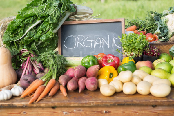 Table marché signe carotte [[stock_photo]] © wavebreak_media