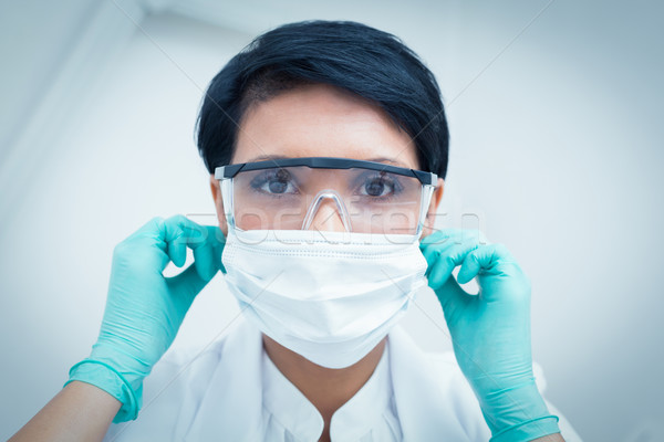 牙科醫生 外科口罩 安全眼鏡 肖像 女 商業照片 © wavebreak_media