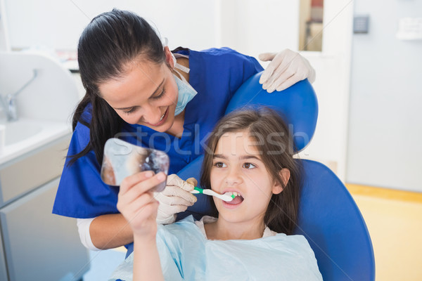 Dentiste jeunes patient dentaires clinique [[stock_photo]] © wavebreak_media