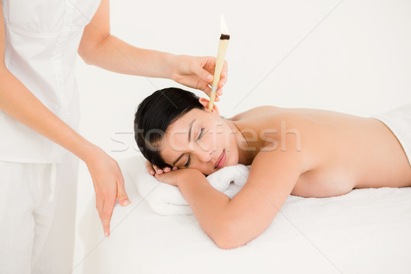 [[stock_photo]]: Belle · femme · oreille · bougie · traitement · spa · centre