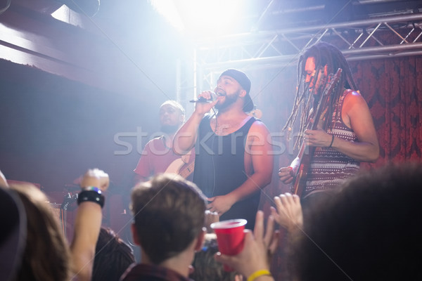 Piosenkarka etapie nightclub muzyki mikrofon Zdjęcia stock © wavebreak_media