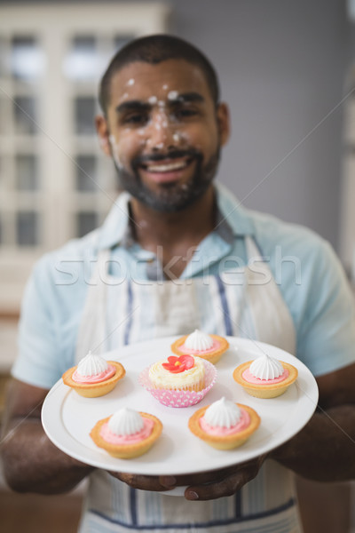 Portrait heureux homme desserts plaque cuisine [[stock_photo]] © wavebreak_media