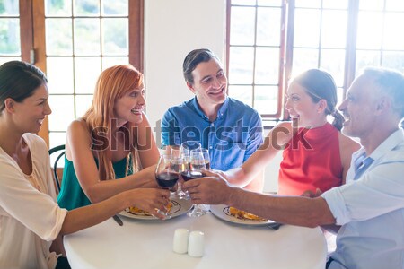 Foto d'archivio: Uomo · donna · anello · di · fidanzamento · ristorante · bere · hotel