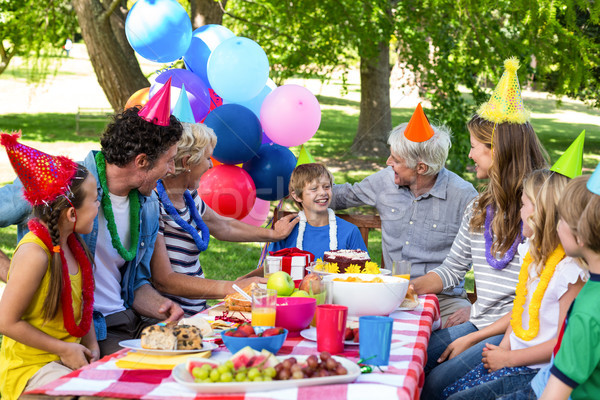 Famille heureuse célébrer anniversaire parc fête homme [[stock_photo]] © wavebreak_media