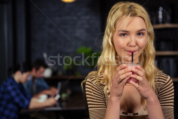 女子 飲用水 咖啡館 業務 玻璃 餐廳 商業照片 © wavebreak_media