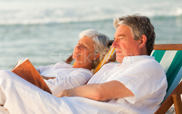 Foto stock: Hombre · lectura · libro · esposa · dormir · mujer