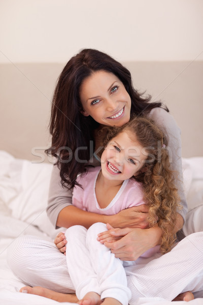 Fiatal anya ölel lánygyermek szeretet otthon Stock fotó © wavebreak_media