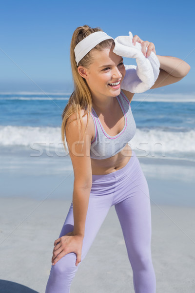 Sportos szőke nő áll strand törölköző napos idő tengerpart Stock fotó © wavebreak_media
