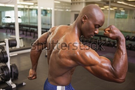 Sin camisa muscular hombre gimnasio primer plano Foto stock © wavebreak_media