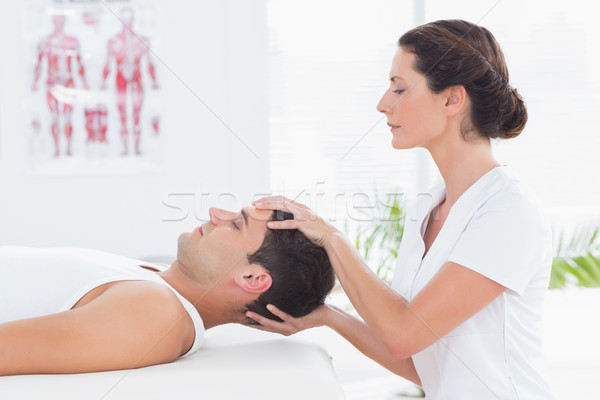 Foto stock: Homem · cabeça · massagem · médico · escritório · mulher