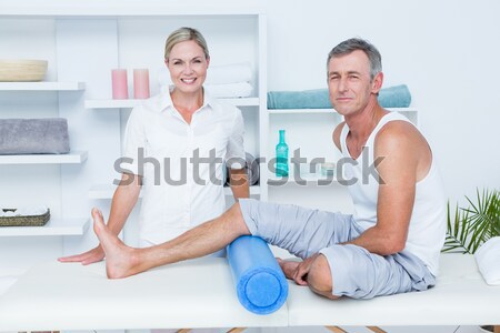 Médico examinar pierna médicos oficina cuerpo Foto stock © wavebreak_media