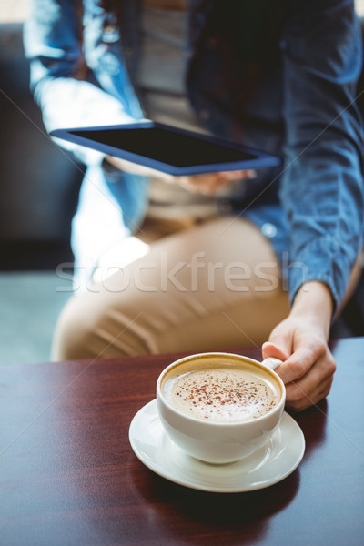 Maturité étudiant comprimé café Université femme [[stock_photo]] © wavebreak_media