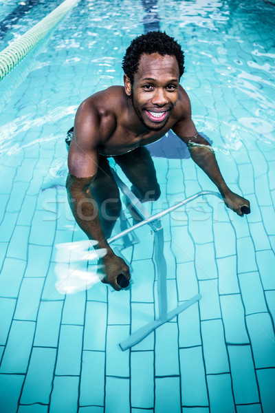 Caber homem ciclismo piscina lazer centro Foto stock © wavebreak_media