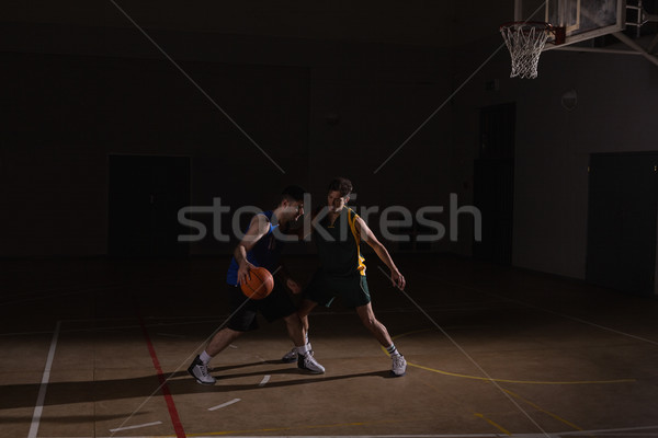 Twee spelers spelen basketbal basketbalveld sport Stockfoto © wavebreak_media