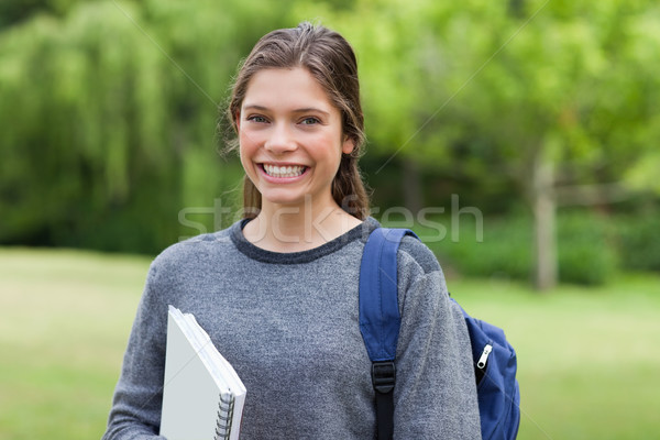 ストックフォト: 若い女の子 · 戻る · 学校 · ノートブック · 立って